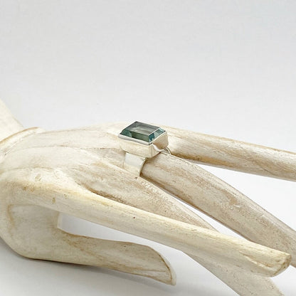 Silberring mit rechteckigem meerblauem Obsidian, 1,5 × 1 cm, handgefertigtes Unikat