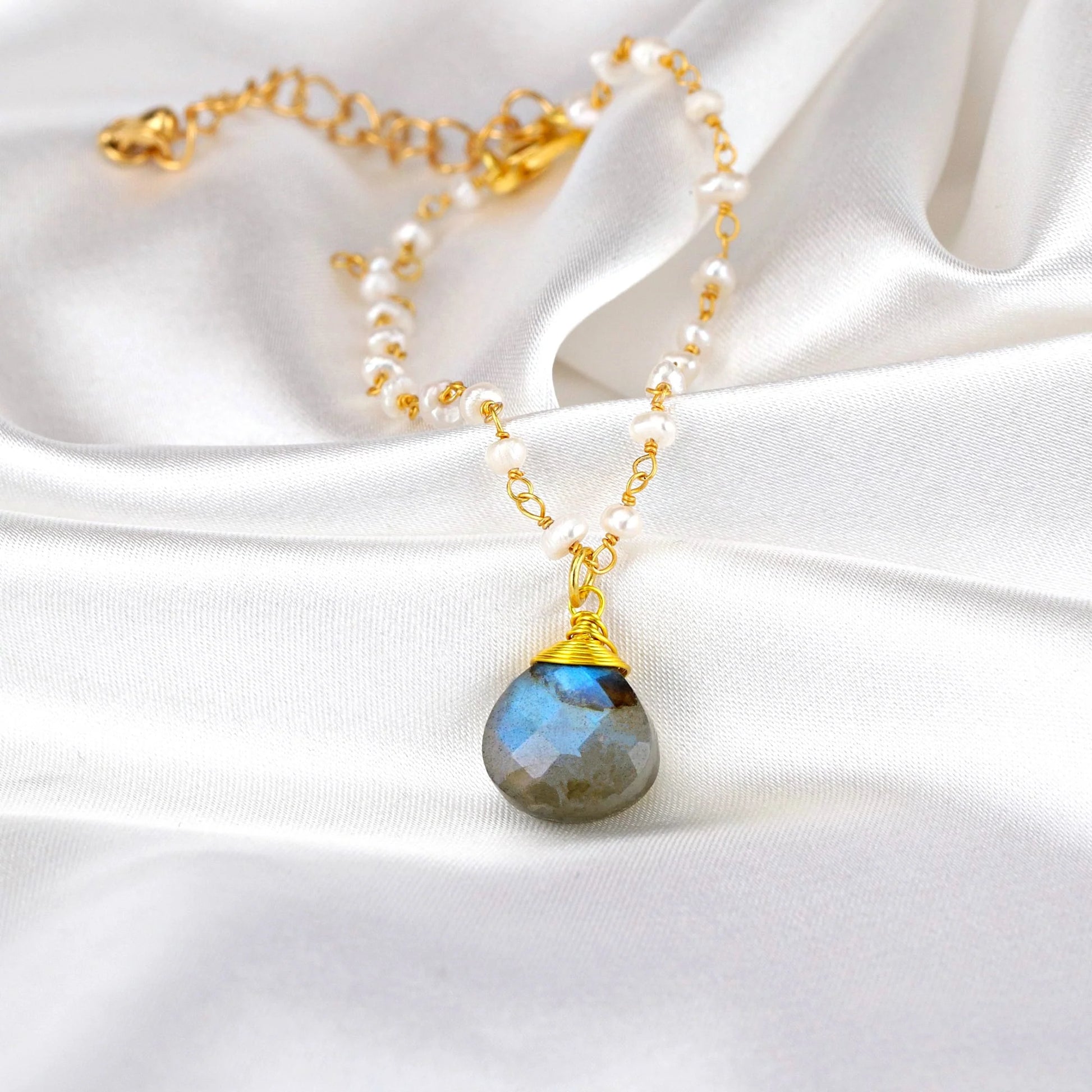 Edelsteinarmband mit Süßwasserperle & Labradorit Tropfen - Perla d'Oro