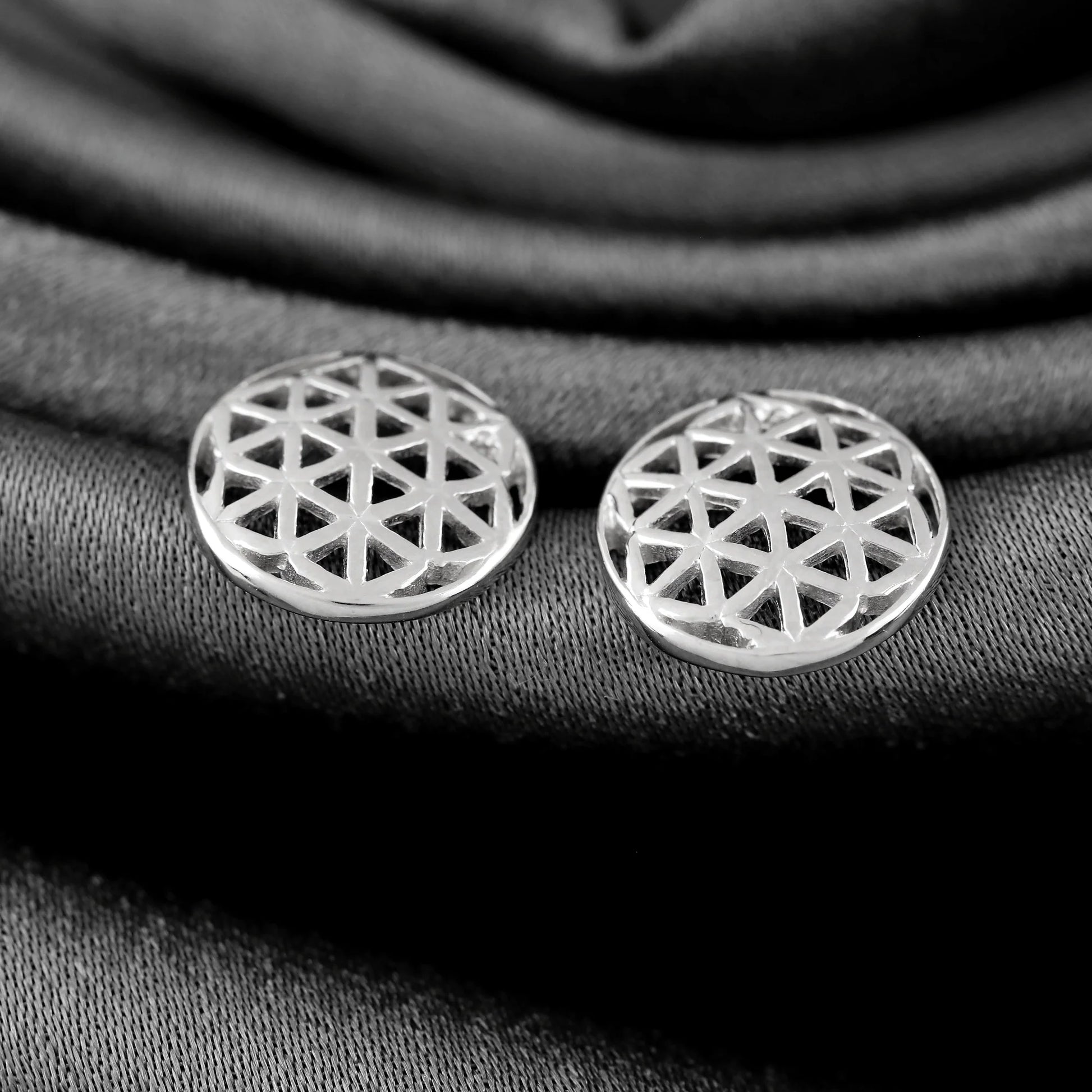 Blume des Lebens Ohrstecker-Paar aus 925 Sterling Silber, handgefertigt, filigranes geometrisches Muster
