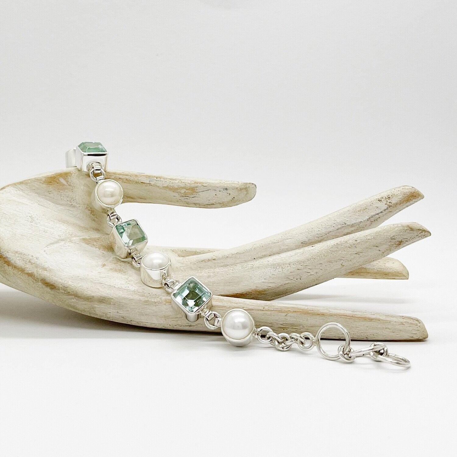 Obsidian Armband Meerblau aus 925er Silber mit Perlen – handgefertigtes Unikat von Tipico-eigenArt