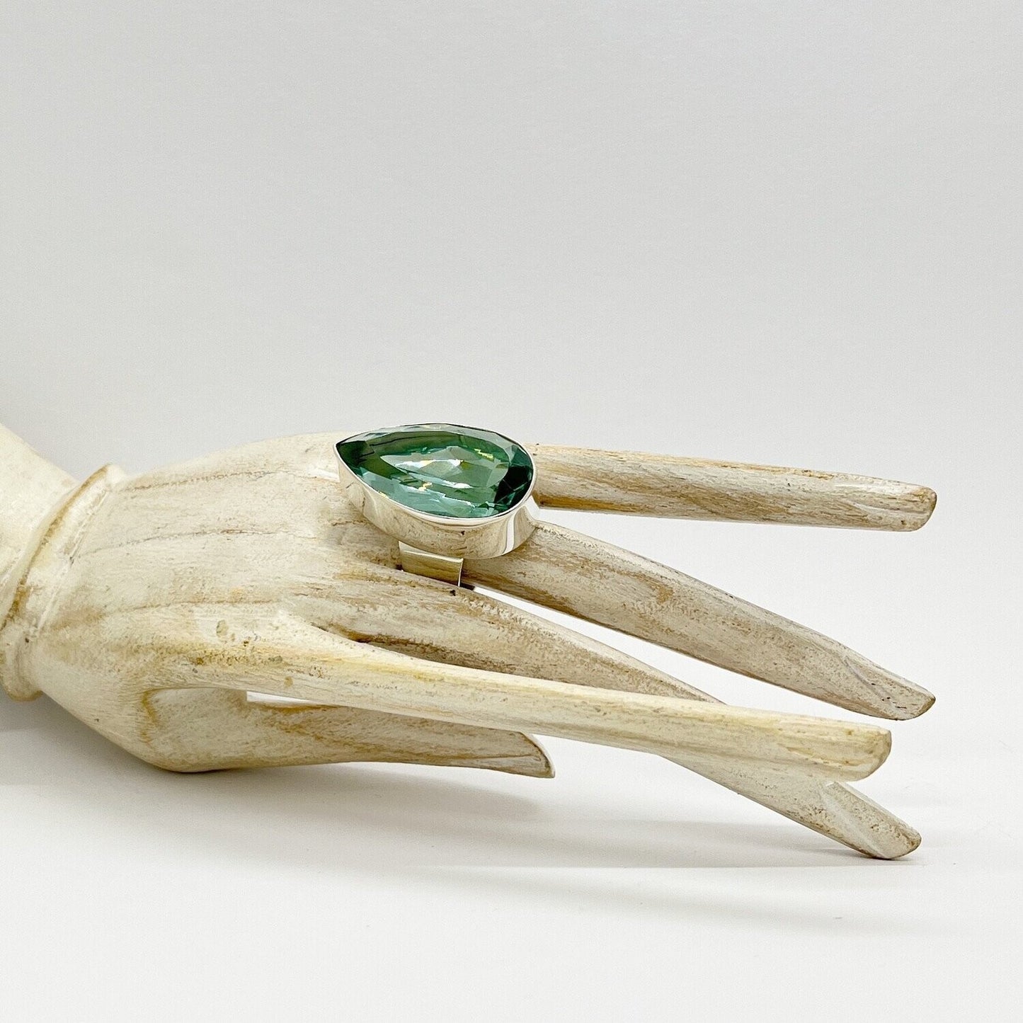 Silberring mit meerblauem Obsidian-Tropfen (2 × 3 cm), handgefertigt von Tipico-eigenArt