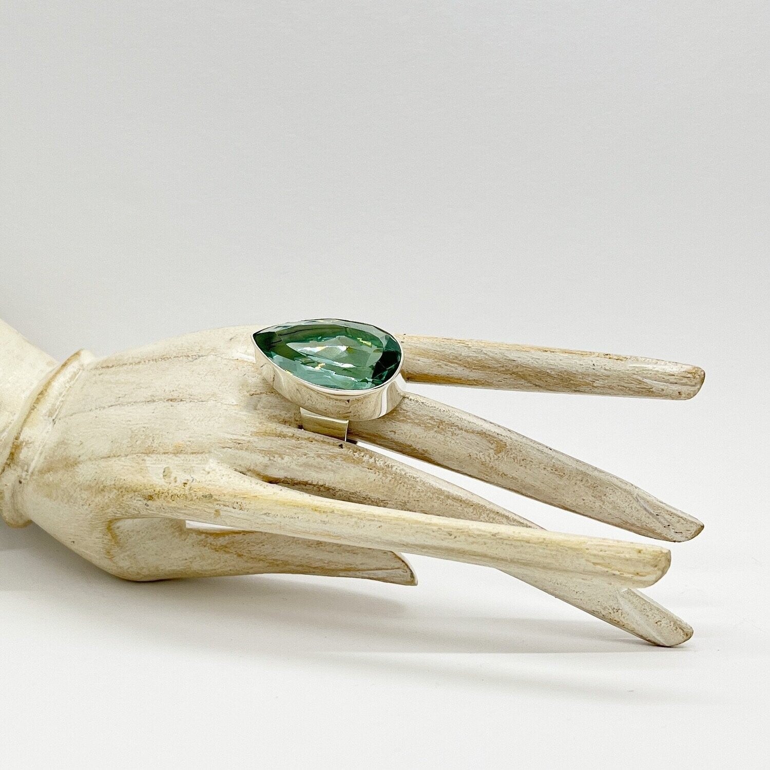 Silberring mit meerblauem Obsidian-Tropfen (2 × 3 cm), handgefertigt von Tipico-eigenArt