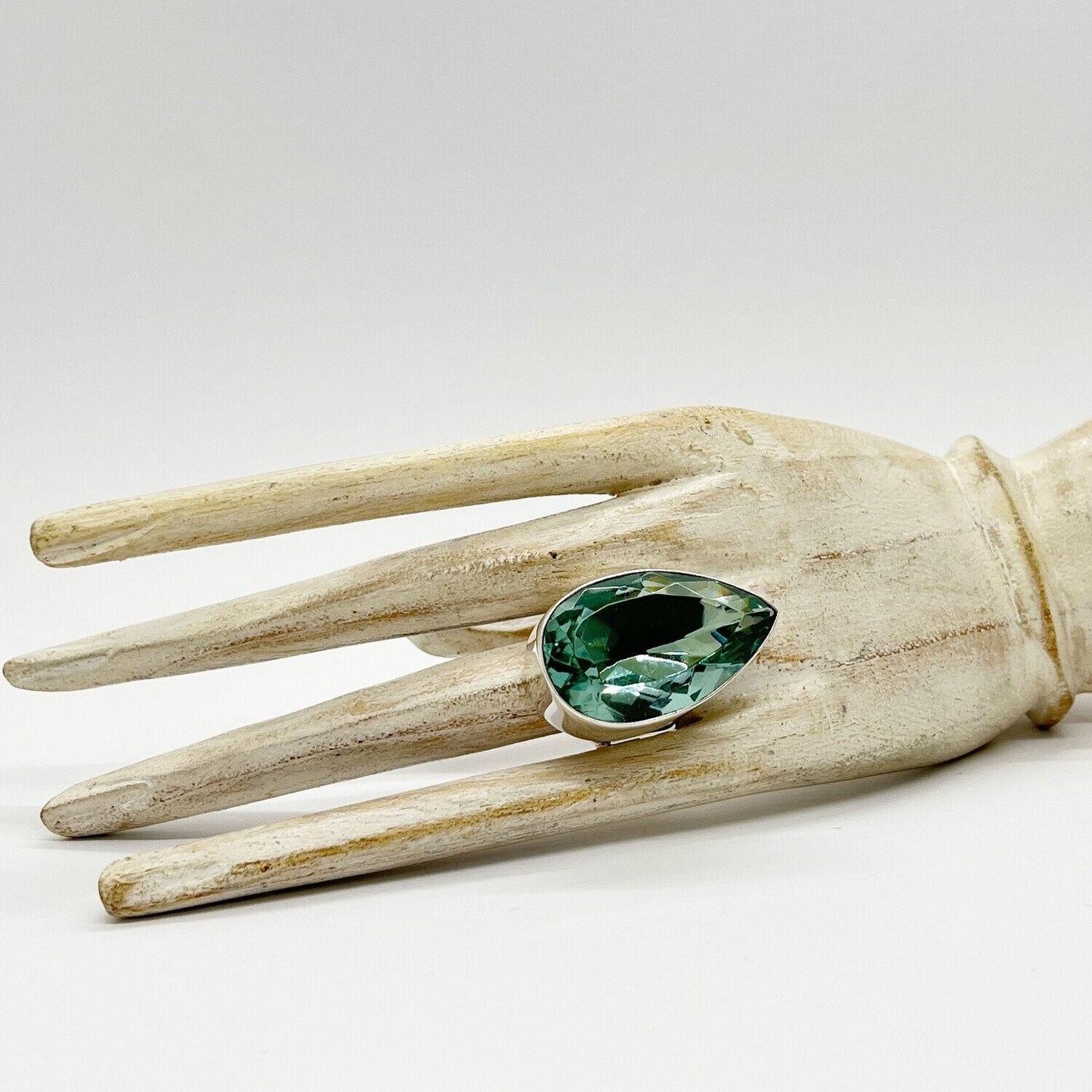 Silberring mit meerblauem Obsidian-Tropfen (2 × 3 cm), handgefertigt