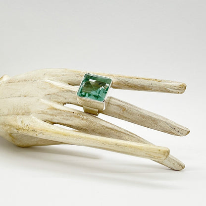 Silberring mit quadratischem 2x2 cm meerblauem Obsidian in silberner Fassung, handgefertigt