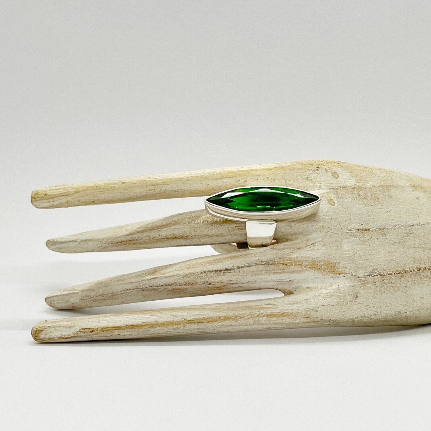 Silberring mit smaragdgrünem Obsidian, länglich facettiert, 1 x 4 cm