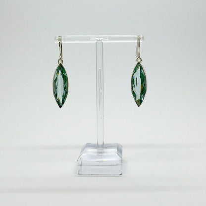 Elegante Ohrhänger Obsidian meerblau 1 x 3 cm von Tipico-eigenArt, handgefertigt aus 925 Silber und strahlendem Obsidian.