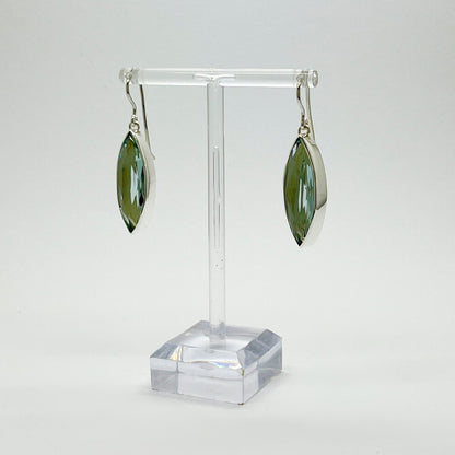 Elegante Ohrhänger Obsidian meerblau 1 x 3 cm, handgefertigt von Tipico-eigenArt, vereinen Schönheit und Stil.