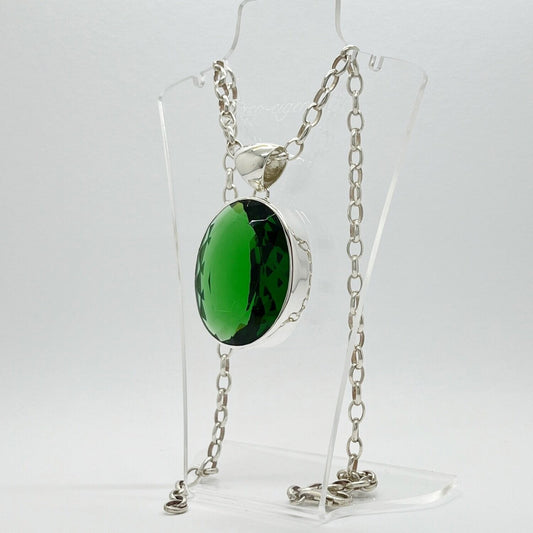 Silver pendant with emerald-green obsidian oval 3x4 cm on a silver chain.