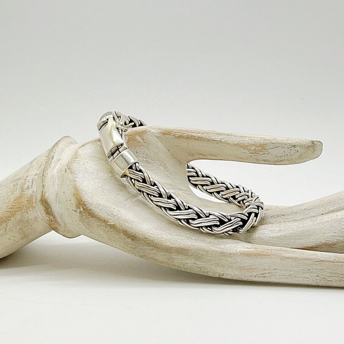 Silberarmband Valence aus 925 Sterlingsilber, geflochtenes Unisex-Design, handgefertigt in Deutschland.