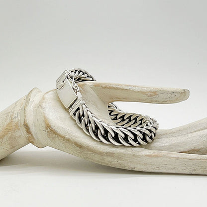 Armband Argentia aus 925er Sterling Silber von Tipico-eigenArt mit massiver Gliederkette und Verschluss.