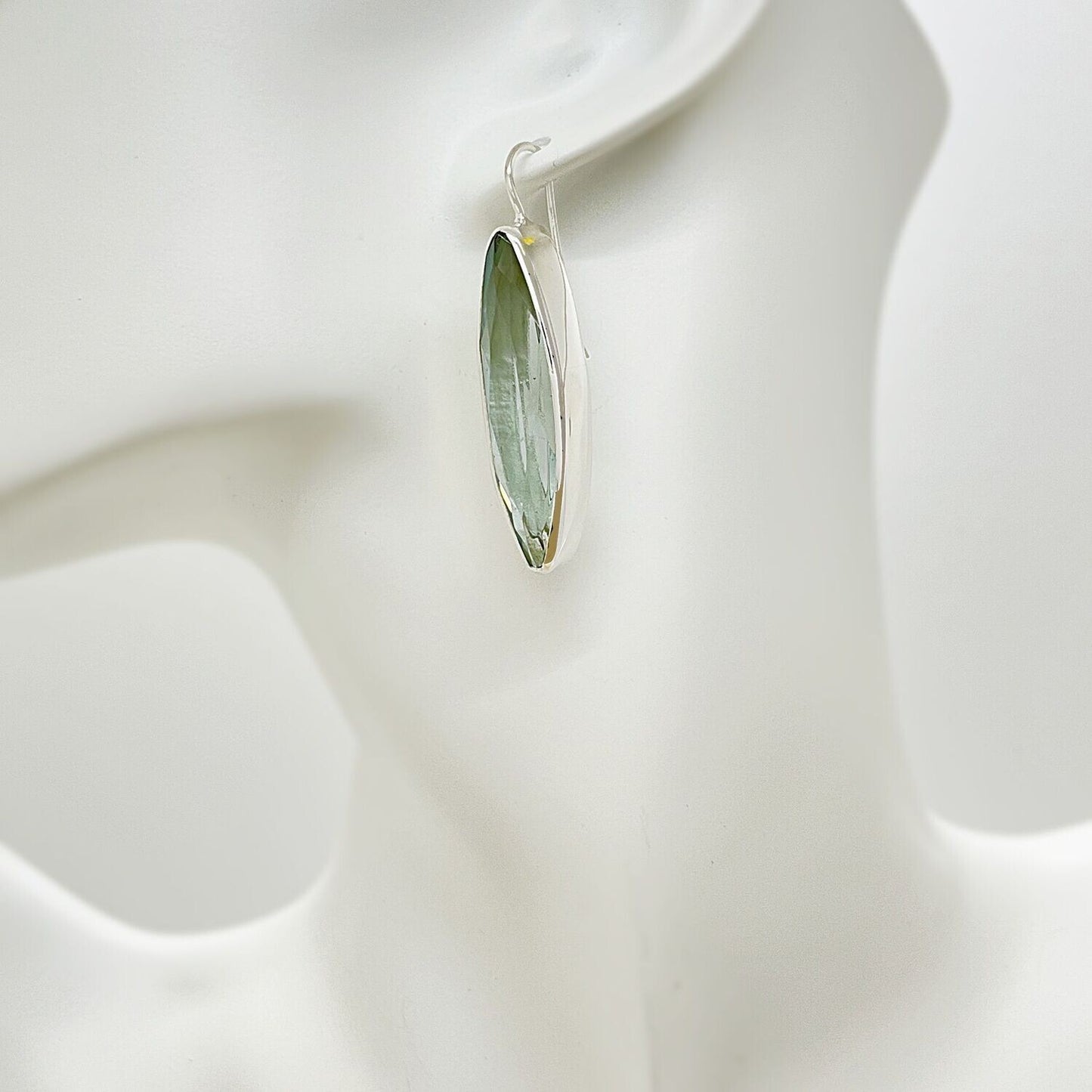 Ohrhänger Obsidian meerblau 1 x 4 cm von Tipico-eigenArt – maritimer Look mit 925 Silber für stilbewusste Individuen.