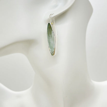 Ohrhänger Obsidian meerblau 1 x 4 cm von Tipico-eigenArt – maritimer Look mit 925 Silber für stilbewusste Individuen.