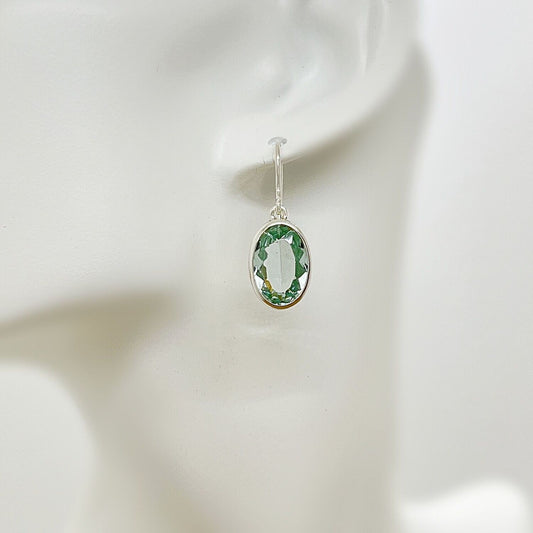 Ohrhänger Obsidian meerblau Oval 1 x 1,5 cm von Tipico-eigenArt – elegante Handwerkskunst aus 925 Silber.