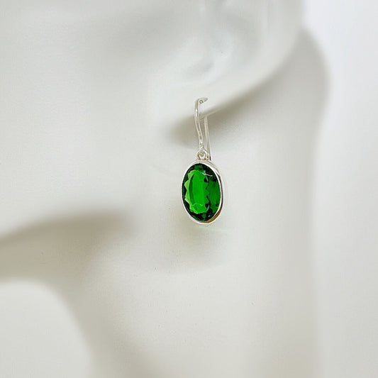 Elegante Ohrhänger Obsidian smaragdgrün Oval 1 x 1,5 cm von Tipico-eigenArt, handgefertigt in 925er Sterling Silber.