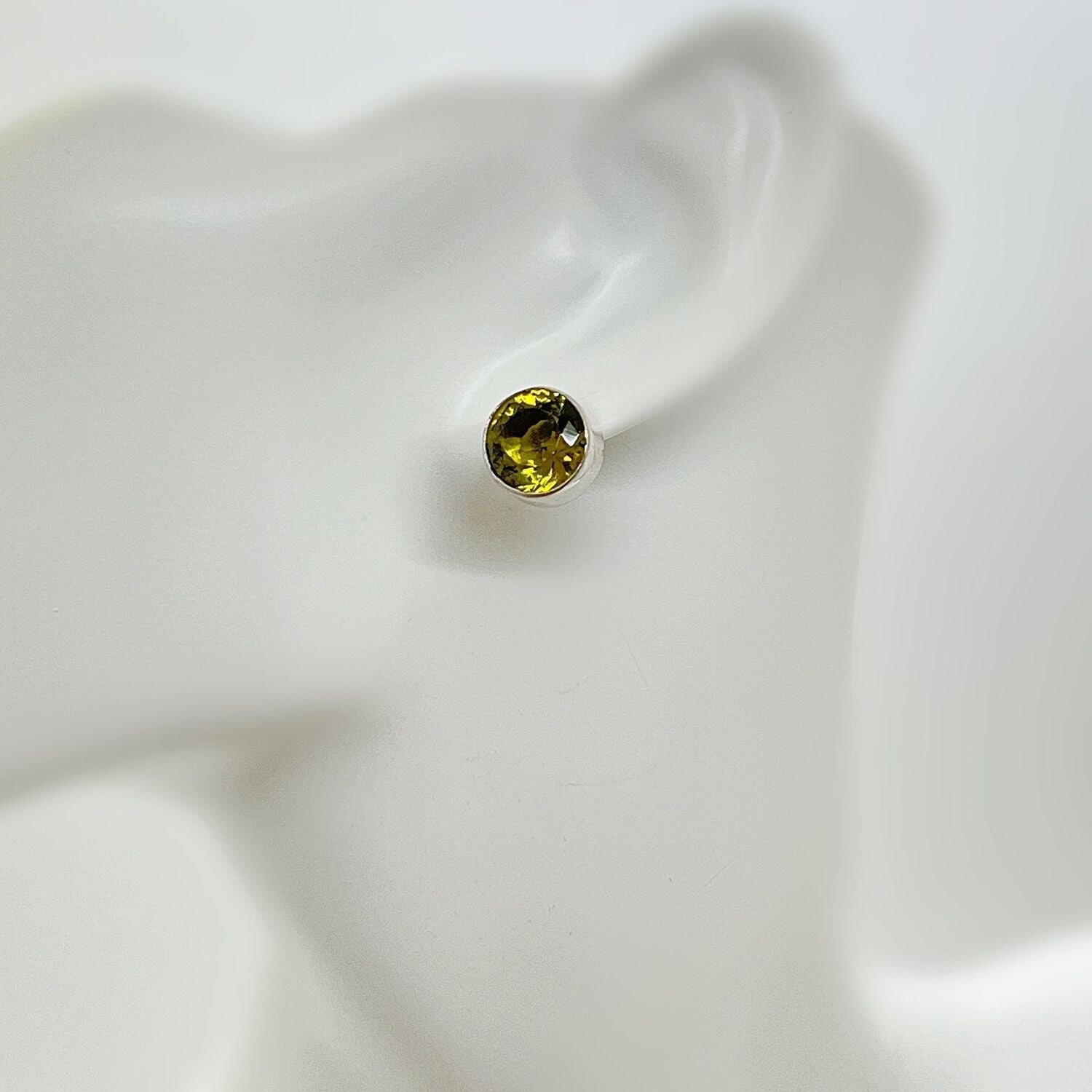 Ohrstecker Obsidian goldbraun rund Ø ca. 1 cm, 925er Silber massiv poliert, handgefertigt in Deutschland