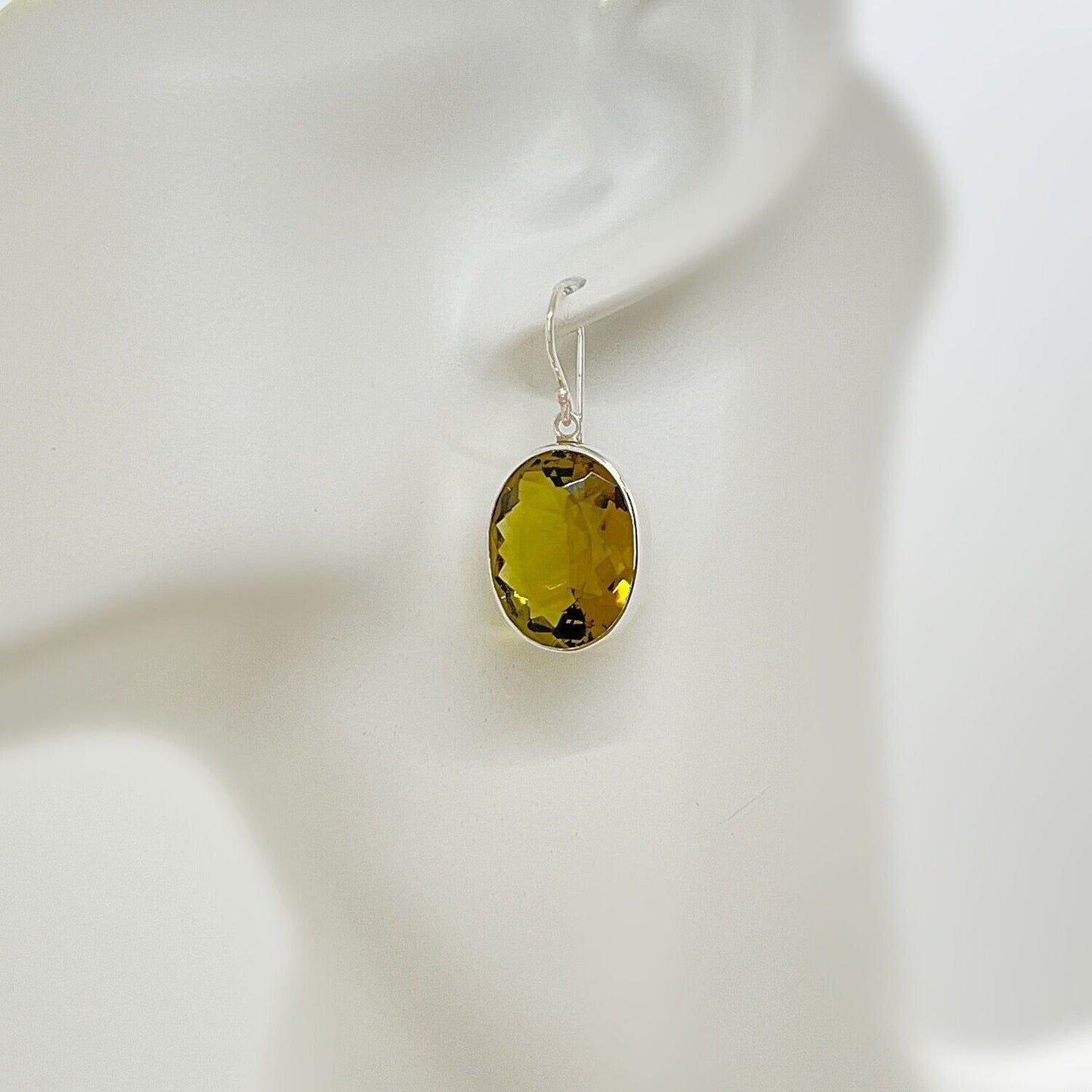 Ohrhänger Obsidian honigbraun Oval 1,5 x 2 cm von Tipico-eigenArt – stilvolle Eleganz für jeden Anlass.