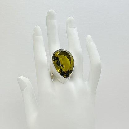 Silberring mit goldbraunem Obsidian in Tropfenform (2 × 3 cm), handgefertigt in Deutschland