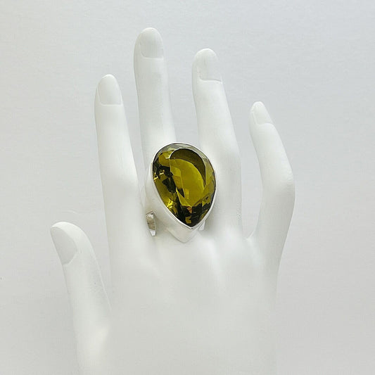 Silberring mit goldbraunem Obsidian in Tropfenform (2 × 3 cm), handgefertigt in Deutschland