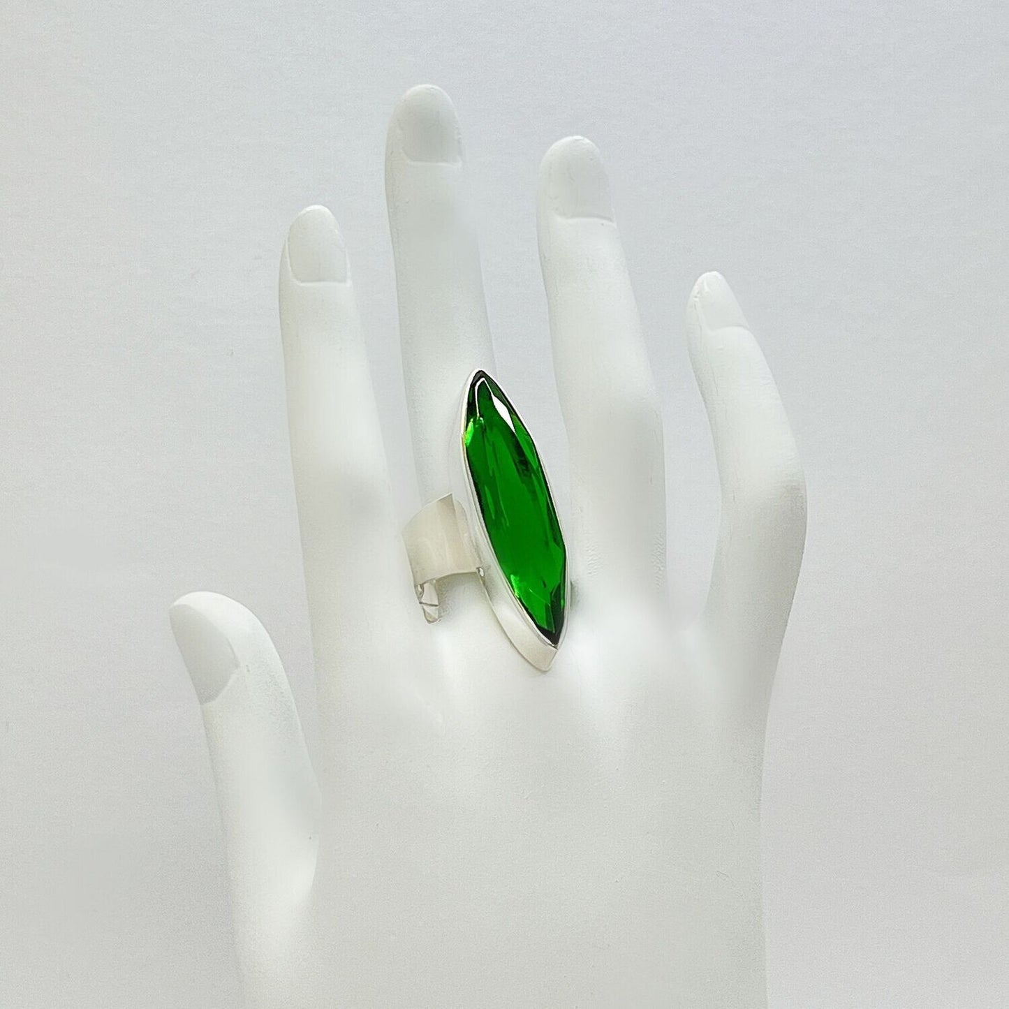 Silberring mit smaragdgrünem Obsidian, länglich facettiert, 1 × 4 cm