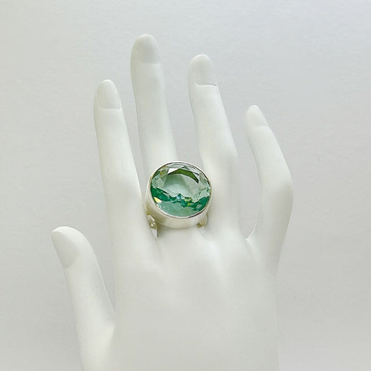 Silberring Obsidian meerblau Rund 1,5 cm von Tipico-eigenArt, handgefertigt mit edlem Glanz und organischer Form.