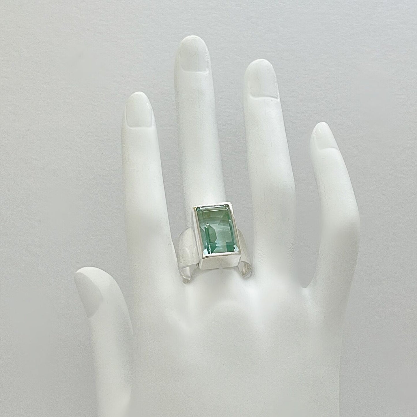 Silberring mit rechteckigem meerblauem Obsidian, ca. 1,5 × 1 cm, handgefertigtes Unikat