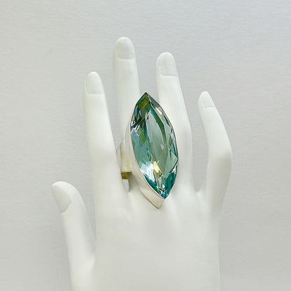 Silberring mit marquiseförmigem Meerblau-Obsidian, ca. 2 × 5 cm, elegante Silberschale