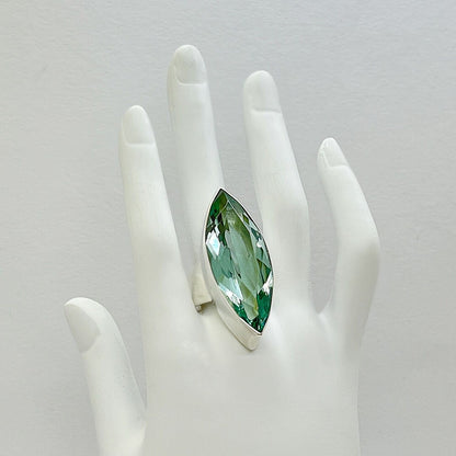 Silberring Obsidian meerblau 4 x 1,5 cm aus 925 Sterling Silber mit tiefem, schimmerndem Stein für einen eleganten Look.