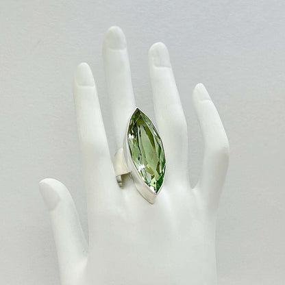 Eleganter Silberring Obsidian lichtgrün 1,5 x 4 cm von Tipico-eigenArt, handgefertigt in Deutschland.