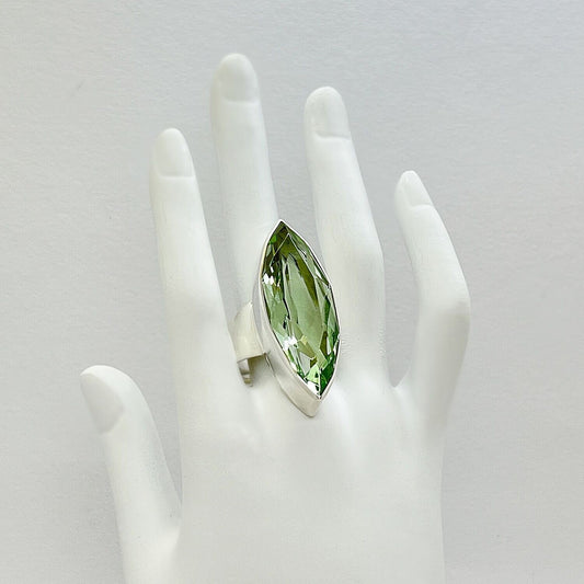 Eleganter Silberring Obsidian lichtgrün 1,5 x 4 cm von Tipico-eigenArt, handgefertigt in Deutschland.