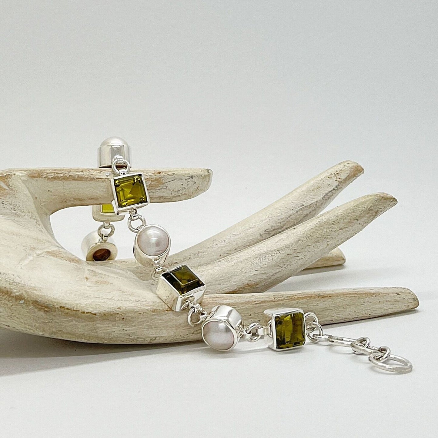 Obsidian Armband goldbraun aus 925 Silber & Perlen, mit grünen quadratischen Steinen und Perlen