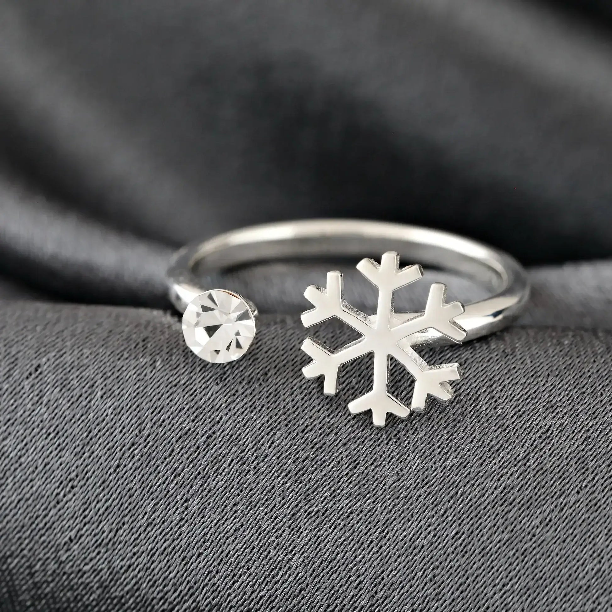 MadamLili Silberring mit Schneeflocken-Design und Zirkonia – filigraner 925-Silber-Schneeflockenring