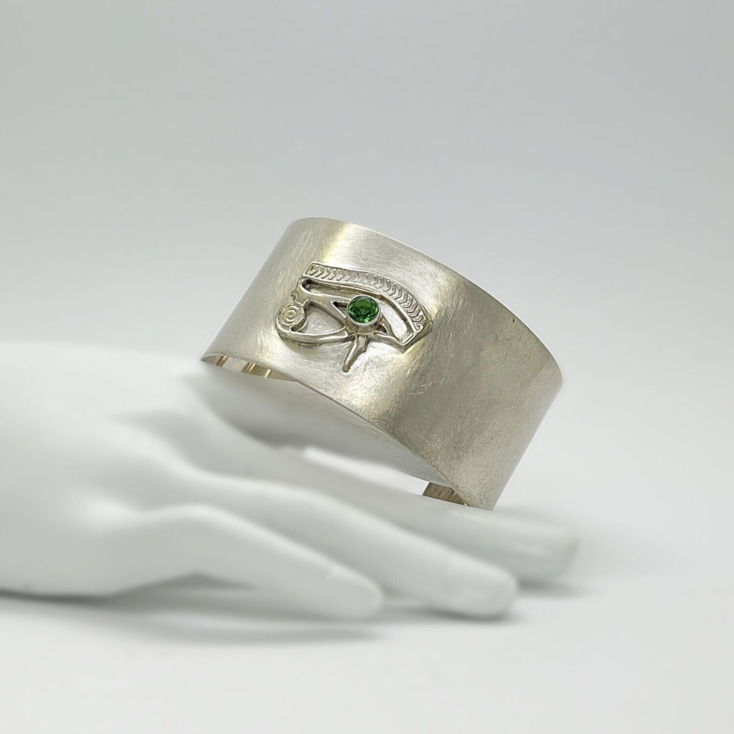 Armspange Obsidian Udjat aus 925 Sterling Silber mit grünem Stein, Udjat-Auge Symbol