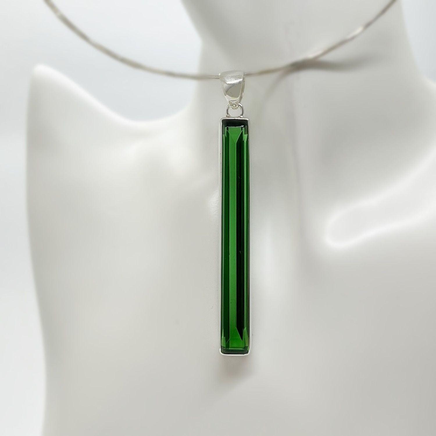 Silver pendant featuring emerald-green obsidian rectangle, 1 × 7 cm, bezel setting on a silver chain.