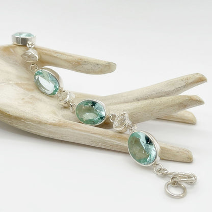 Damenarmband aus 925er Silber mit ovalem, meerblauem Obsidian und Herkimer-Diamanten