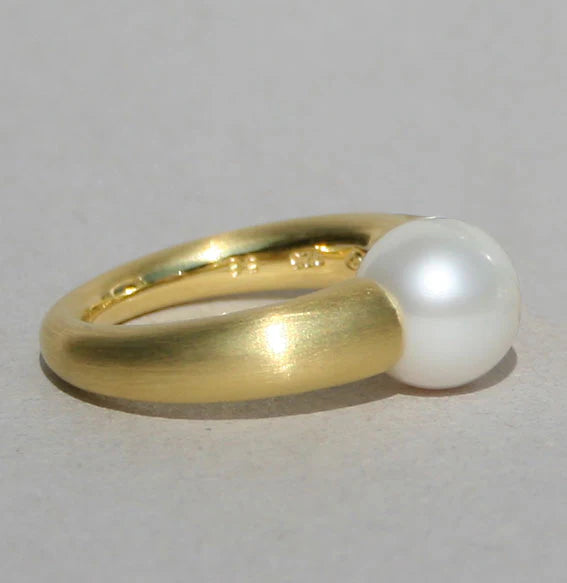 Silberring mit 10 mm Süßwasserperle, 18ct vergoldet – elegantes Silberschmiedekunstwerk