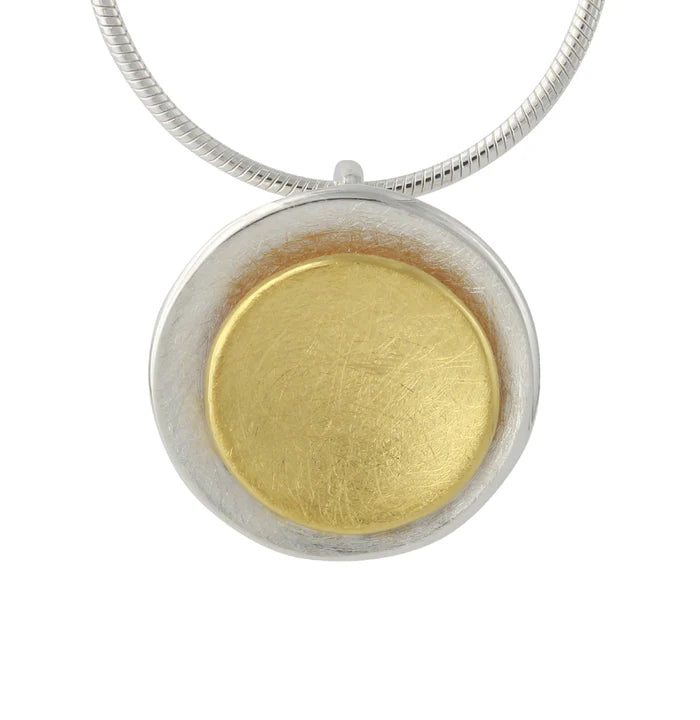 Silberanhänger Solea Argento mit 18ct vergoldeter Mittelplatte, zweifarbiges Design und matt strukturierte Oberfläche