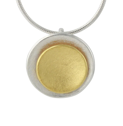 Silberanhänger Solea Argento mit 18ct vergoldeter Mittelplatte, zweifarbiges Design und matt strukturierte Oberfläche