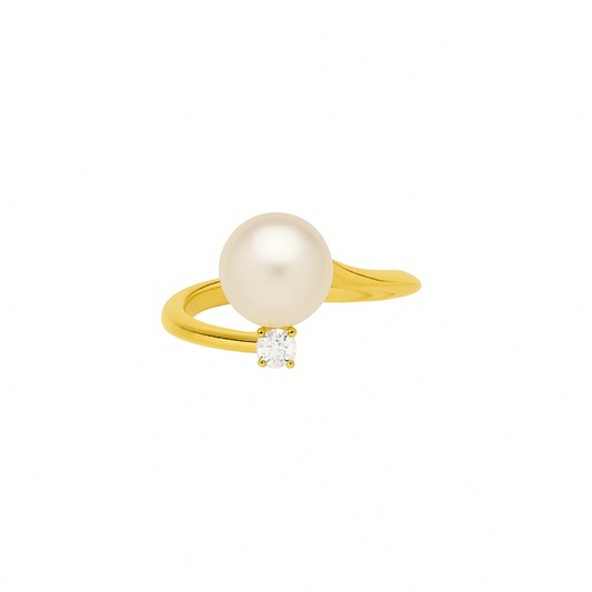 Eleganter Ring mit Perle und Diamant 0,10 ct., gefertigt aus edlem Gold für besondere Momente.