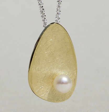 Silberanhänger mit Süßwasserperle vergoldet – Lunaris, goldener Tropfen mit 6,5-mm-Perle