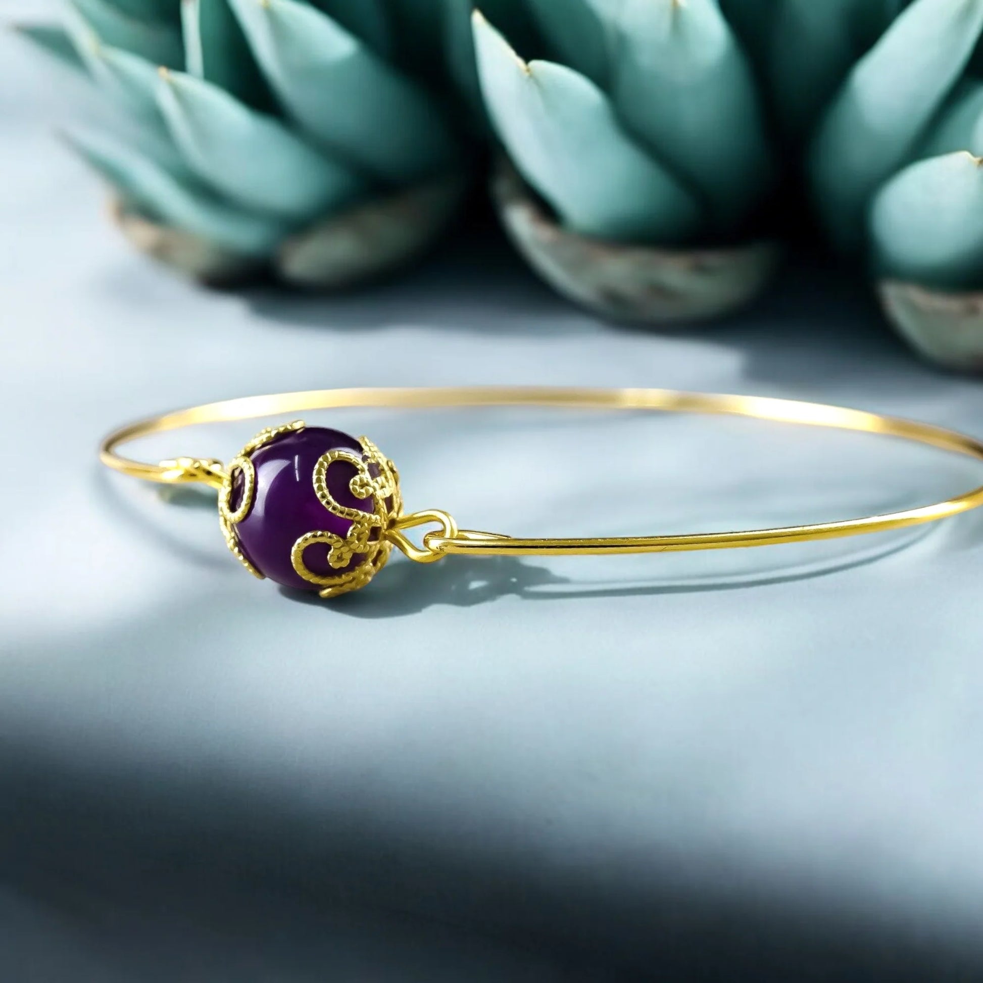Vergoldeter Armreif mit Amethyst-Edelstein - Perla d'Oro