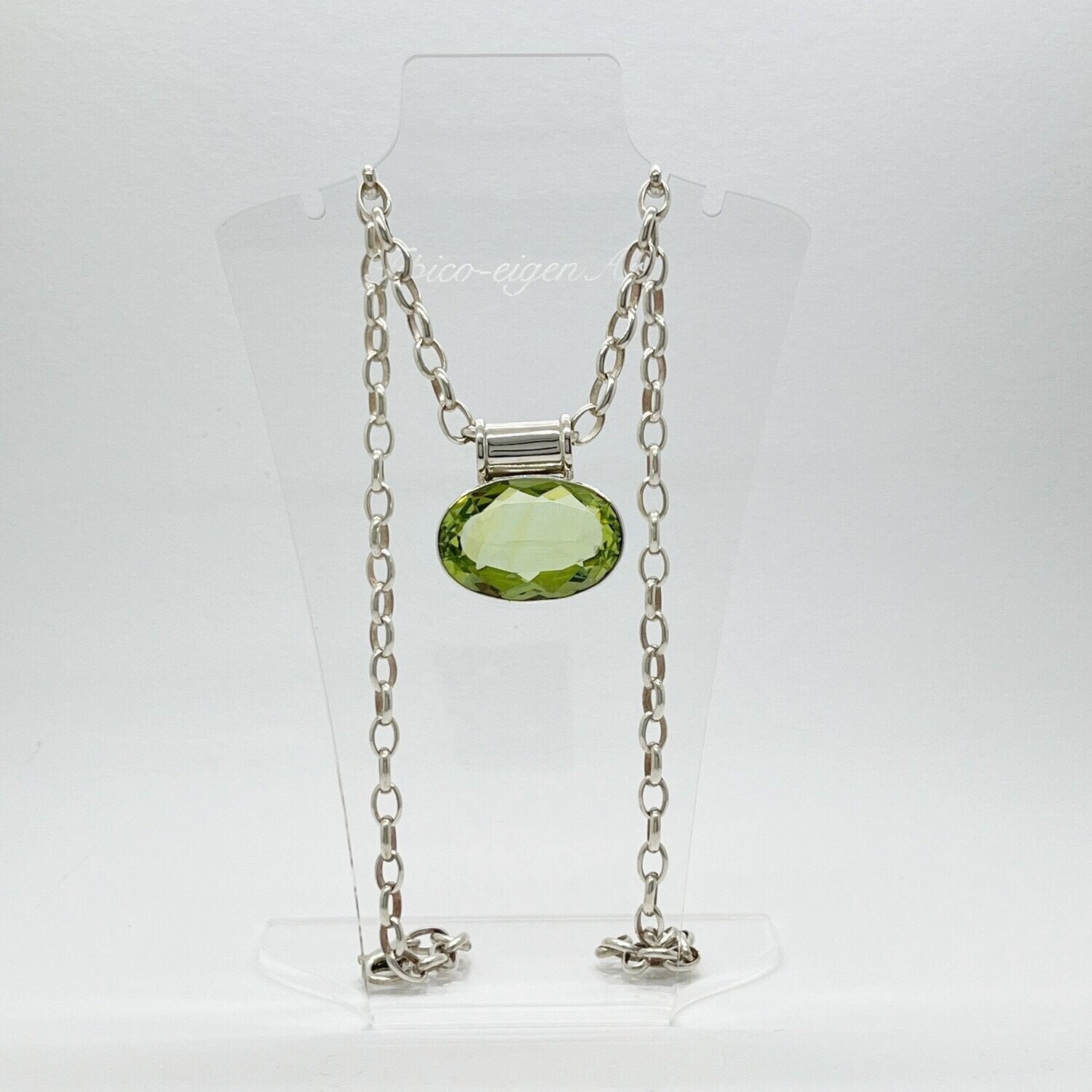 Anhänger Obsidian lichtgrün oval quer 2×3 cm an silberner Kette