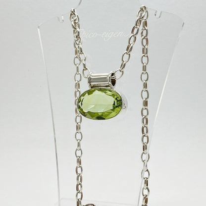 Anhänger Obsidian lichtgrün oval quer 2 × 3 cm an silberner Gliederkette