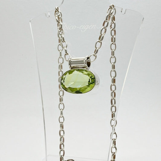 Anhänger Obsidian lichtgrün oval quer 2 × 3 cm an silberner Gliederkette