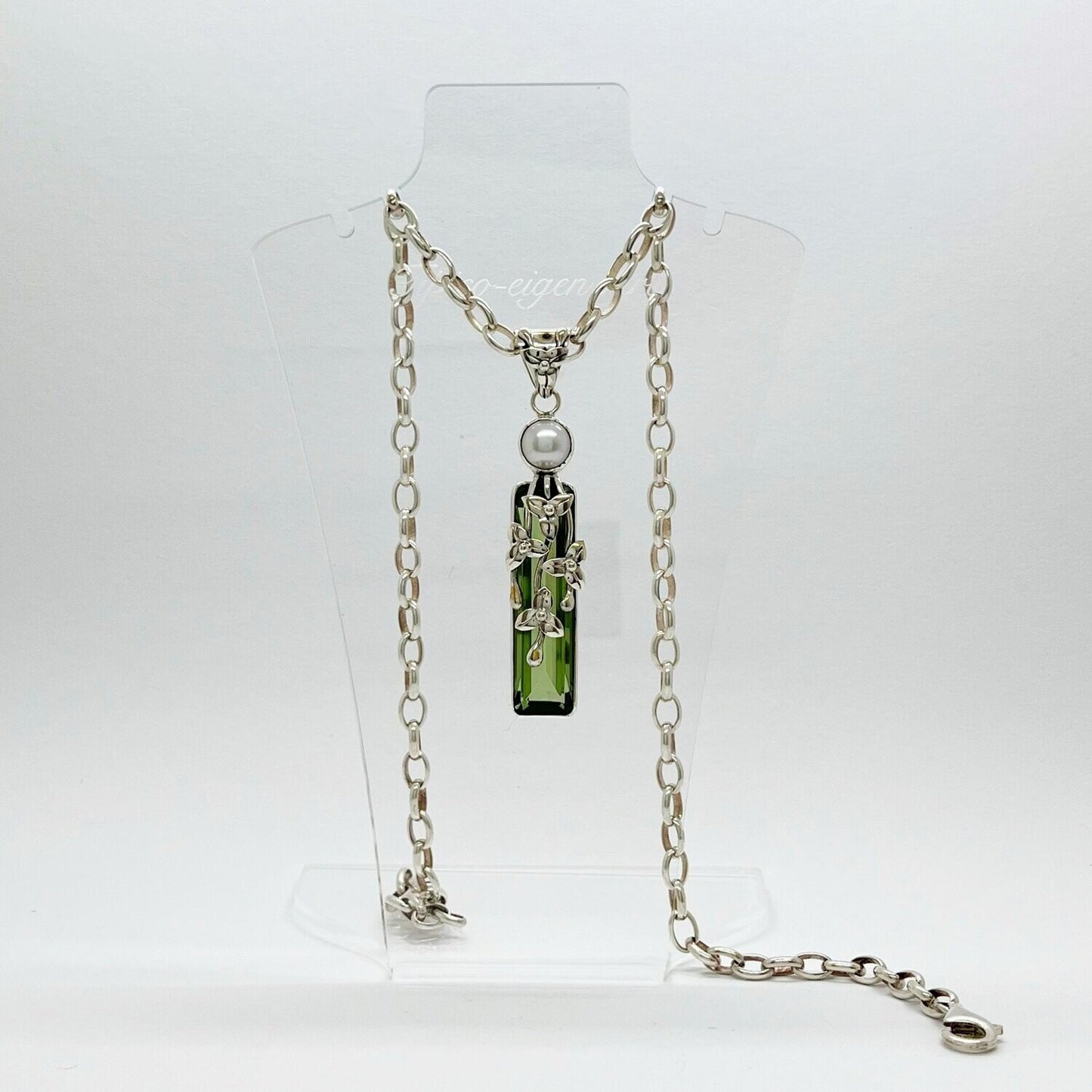 Anhänger Obsidian lichtgrün rechteckig mit Süßwasserperle und floralen Silberverzierungen an Silberkette