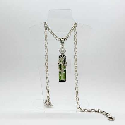 Anhänger Obsidian lichtgrün rechteckig mit Süßwasserperle und floralen Silberverzierungen an Silberkette