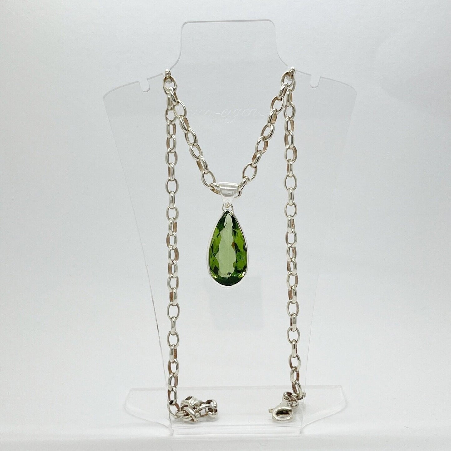 Anhänger Obsidian lichtgrün Tropfen, facettiert 1,5 x 3 cm, an Silberkette.