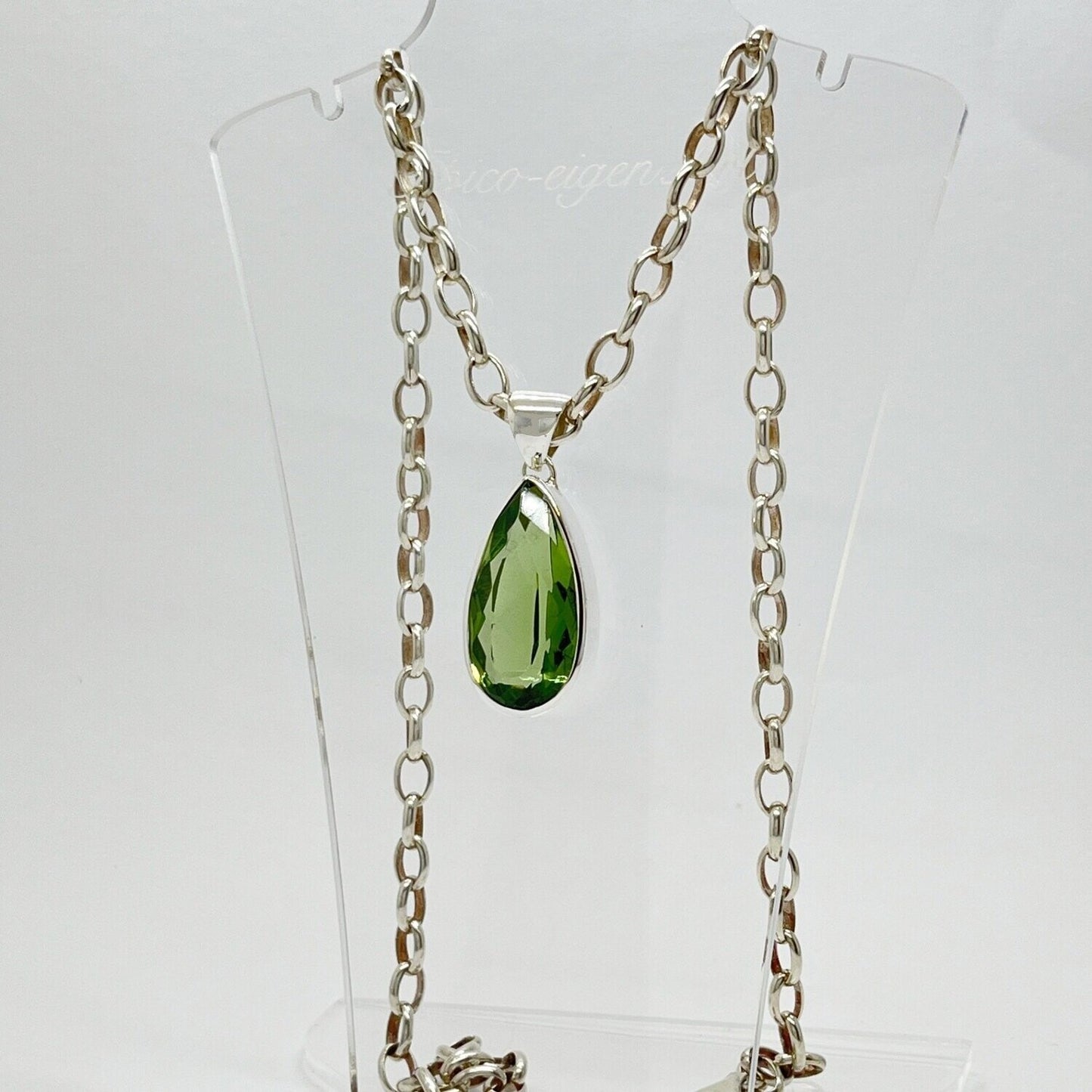 Facettierter Obsidian lichtgrün Tropfenanhänger, 1,5 x 3 cm, an Silberkette