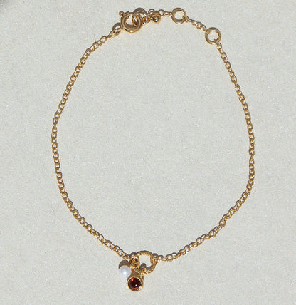 Vergoldetes Silberarmband mit Granat & Perle als Anhänger