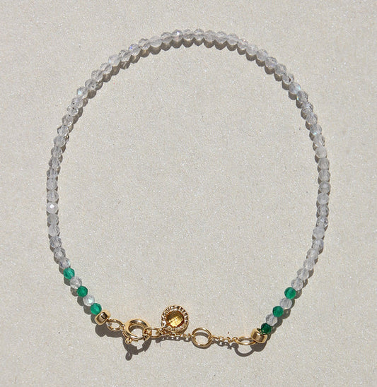 Vergoldetes Silberarmband mit Labradorit, grünem Onyx und Citrin, goldener Verschluss