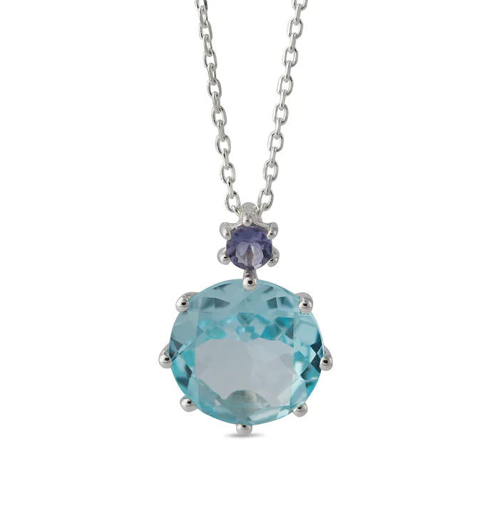 Silbercollier mit himmelblauem Topas (10 mm) und violettem Iolith (3 mm) Anhänger.